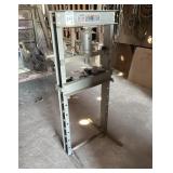 CENTRAL MACHINERY 20T Hyd. Shop Press