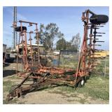 ALLIS-CHALMERS 30' Fold-Up Field Cultivator