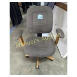 UPHOLSTERED OFFICE CHAIR