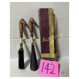 VTG HORSE HEAD SHOE BRUSH & HORN SET