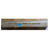 RETRACTABLE SAFETY GATE -NEW IN BOX-