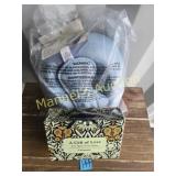 MEMORY FOAM NECK PILLOW & SCENTED CANDLE