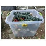 TOTE W /CHRISTMAS DECOR & TREE