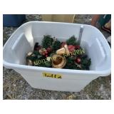 TOTE W / CHRISTMAS DOOR HANGERS