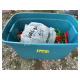 TOTE W / LIGHTS, RIBBON &TABLE CLOTHS