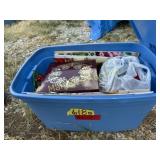 TOTE W / HOLIDAY GIFT BAGS