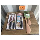 (3)  NEW KNIFES & (2) SILICONE SPATULA
