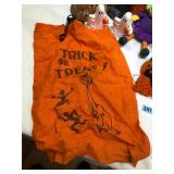 Lot of various Halloween Items, Lamps, Figures