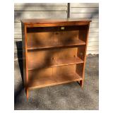 Wooden bookshelf/display cabinet