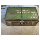 Vintage locking chest of LIONEL accessories