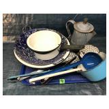 Lot of vintage enamelware