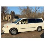 2013 Chrysler Town & Country Minivan