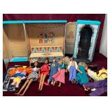 Mego Corp Doll House and Dolls