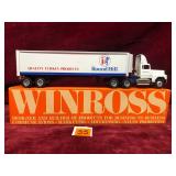 Winross Truck:  Round Hill Turkey
