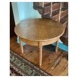 Antique Round Oak Parlor Dining Table Reeded Legs