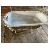 Antique Cast Iron Porcelain Clawfoot Tub