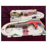 Vintage Hot Wheels Sto and Go Service Center...