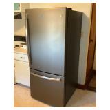 GE Bottom-Freezer Refrigerator GDE21EMKPRES