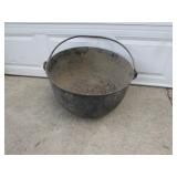 cast iron kettle w/handle