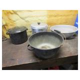 2 enamel pans & 2 pans