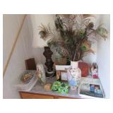 lamp.vases,wall picture & items