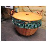 large longaberger basket w/lid