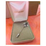 Giovanni pin w/case