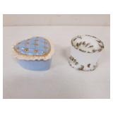 white & blue covered dishes