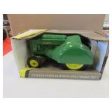 john deere model 60 toy tractor w/box