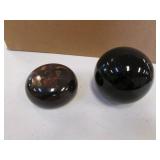 2 paperweights