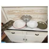 2 enamel pans,pie pan & pans