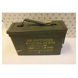 9 lb candle w/army men