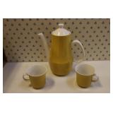 mid century style honse coffee pot w/mugs