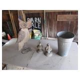 3 yard decorations & bucket