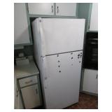 GE Fridge (works)