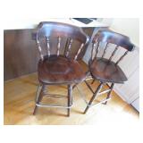 2 bar stools