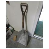scoop shovel