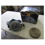 makita circular saw w/box