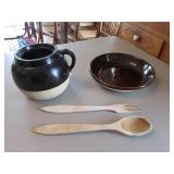 bean pot,wood utencils