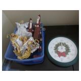 christmas clock & tote w/christmas items