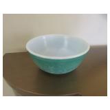 pyrex bowl ( has wear)