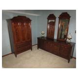 thomasville 5 pc bedroom suit incl:bed