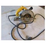 dewalt 7 1/4' circular saw (no blade)