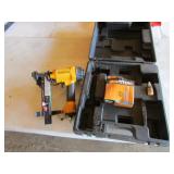 bostitch air staple gun w/staples & case