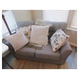 loveseat w/pillows & blanket
