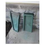 2 plastic splash guards