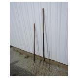 2 pitchforks