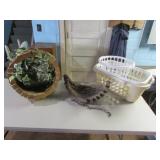 decorations & 3 laundry baskets