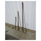 3 pitchforks