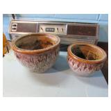 2 flower pots